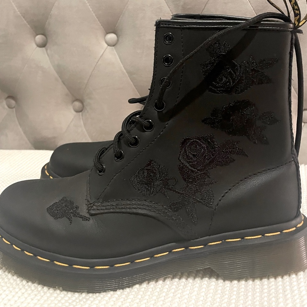 Doc Marten’s Vonda 1460 Embroidered Boots (US W 8)